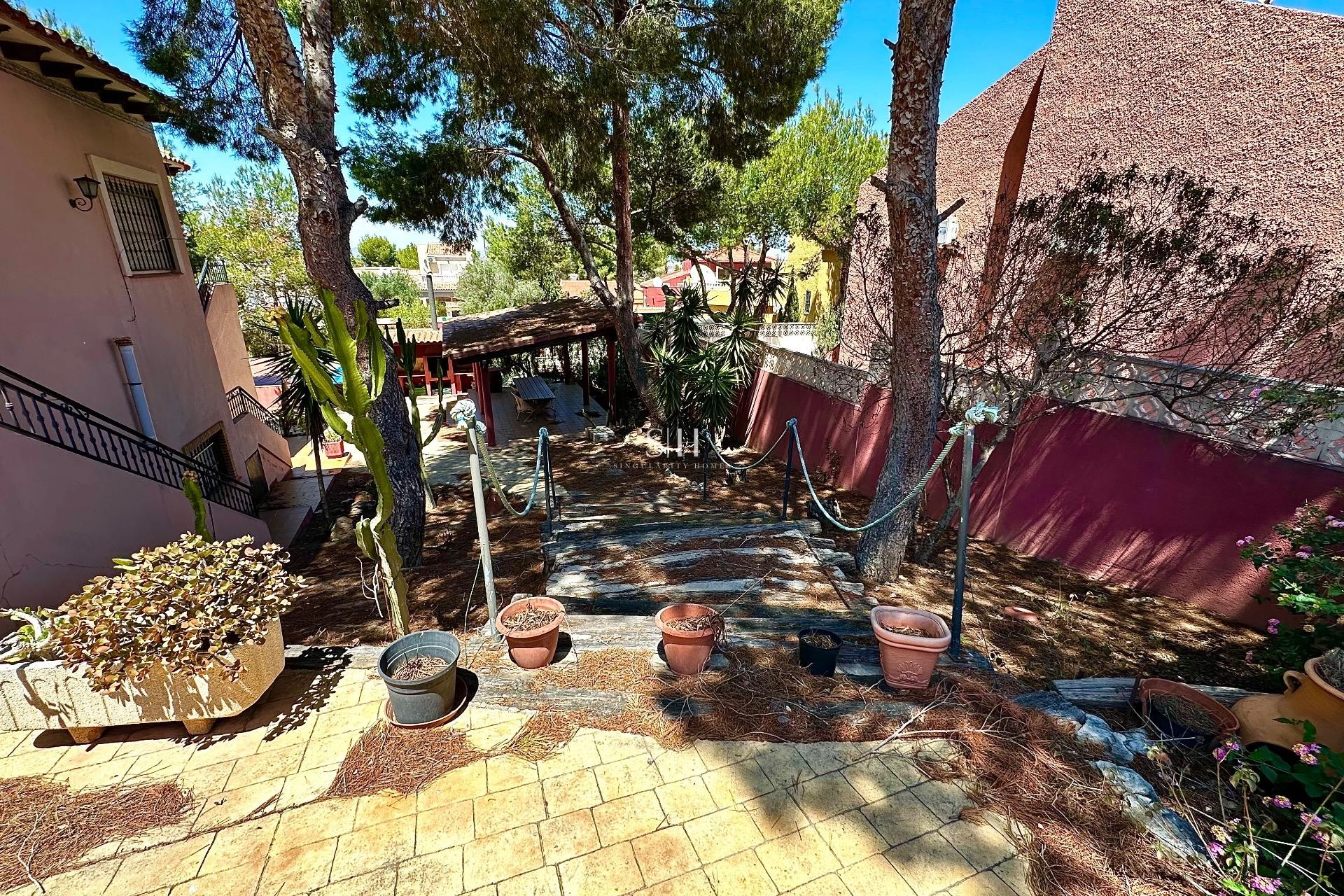 Перепродажа - Villa - San Miguel de Salinas - Ciudad de las comunicaciones