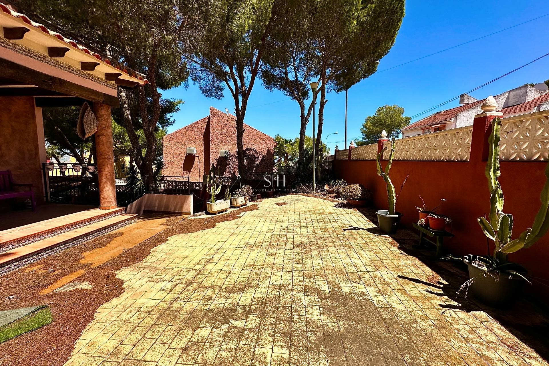 Перепродажа - Villa - San Miguel de Salinas - Ciudad de las comunicaciones