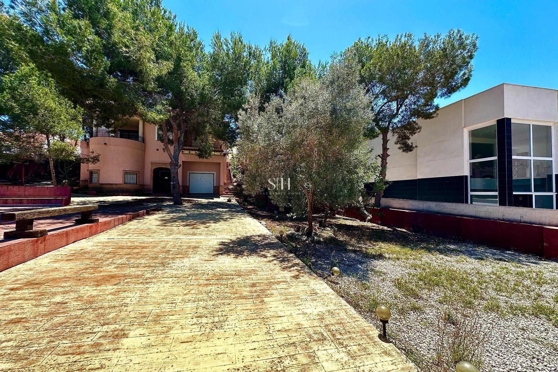 Перепродажа - Villa - San Miguel de Salinas - Ciudad de las comunicaciones