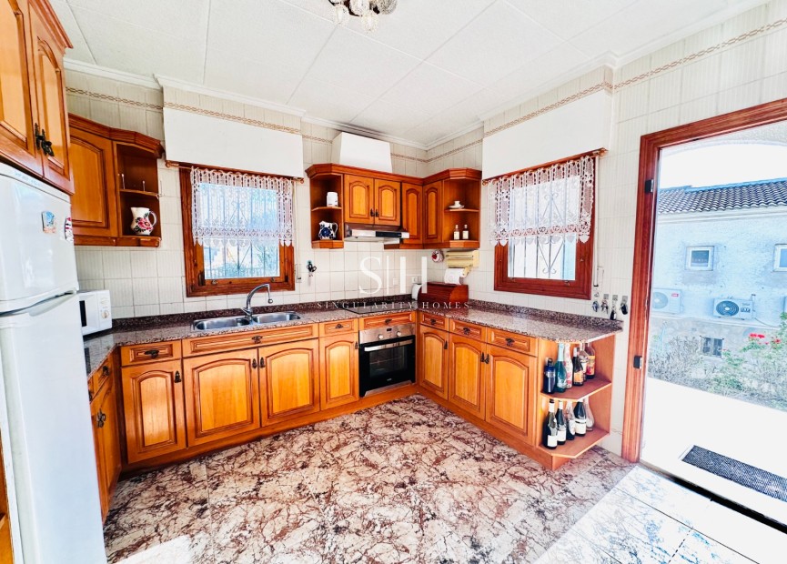 Перепродажа - Villa - Torrevieja - La Siesta - El Salado -  Torreta