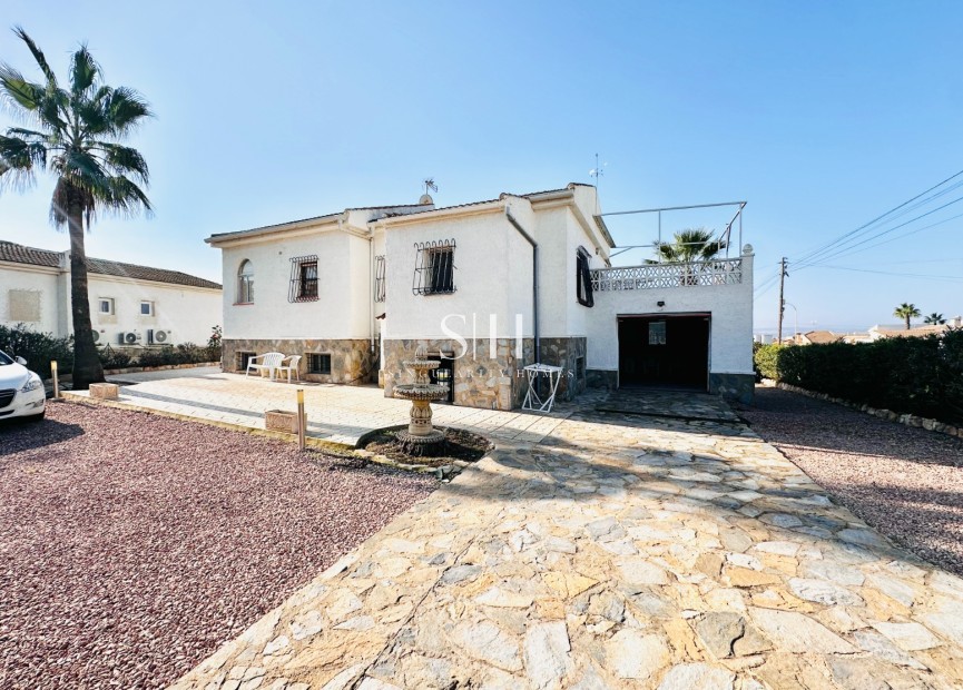 Перепродажа - Villa - Torrevieja - La Siesta - El Salado -  Torreta