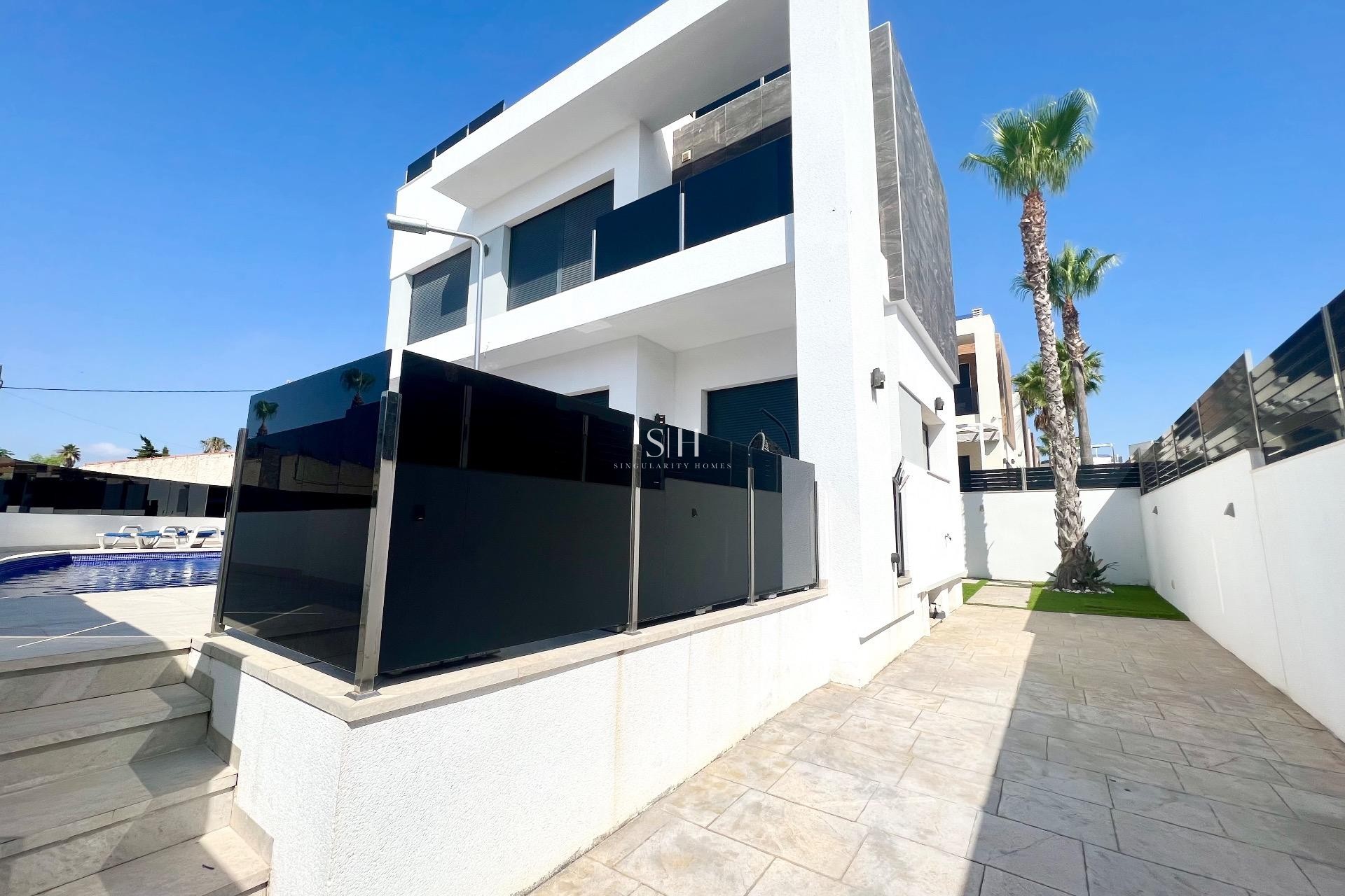 Перепродажа - Villa - Torrevieja - Las calas