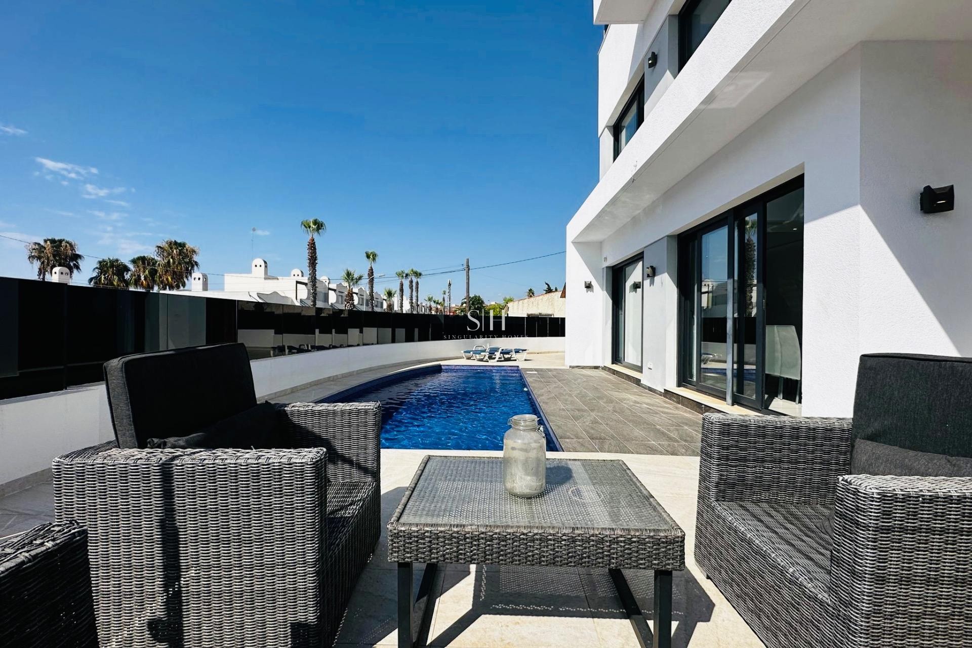 Перепродажа - Villa - Torrevieja - Las calas
