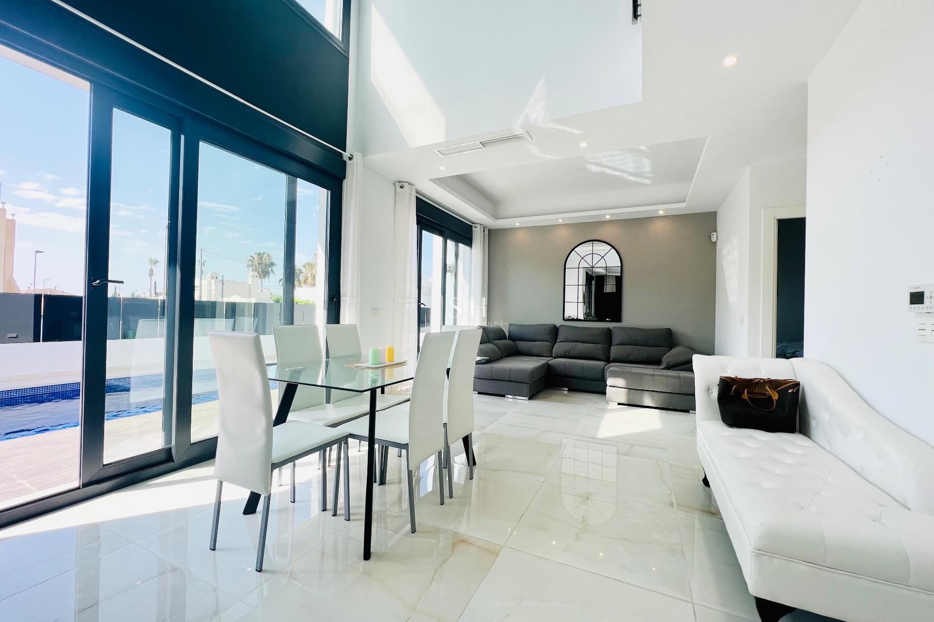 Перепродажа - Villa - Torrevieja - Las calas