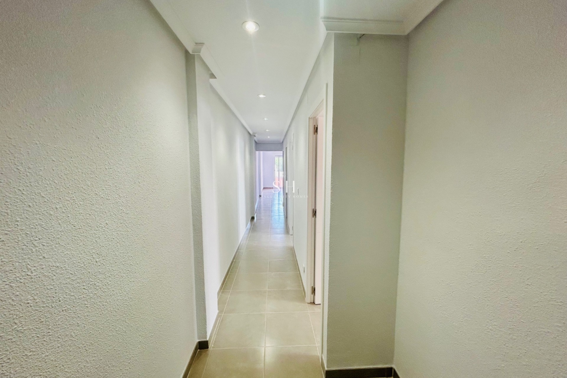 Resale - Apartment / flat - Daya Nueva