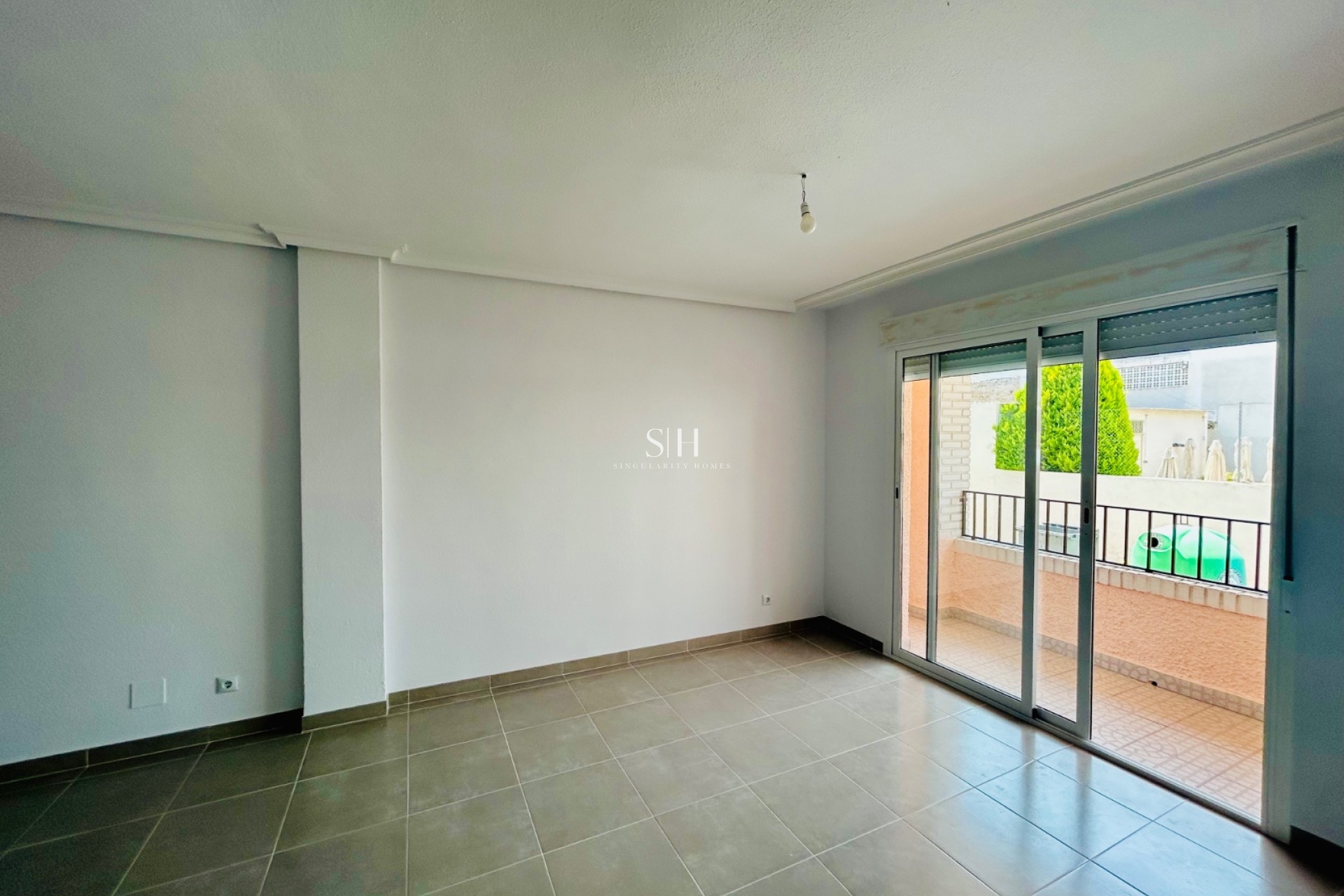 Resale - Apartment / flat - Daya Nueva