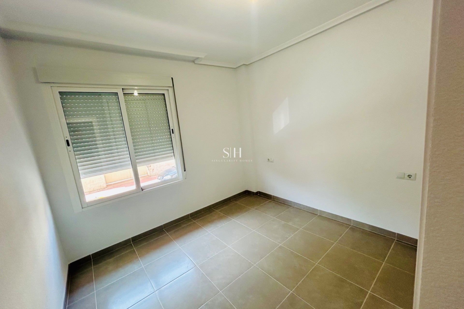 Resale - Apartment / flat - Daya Nueva