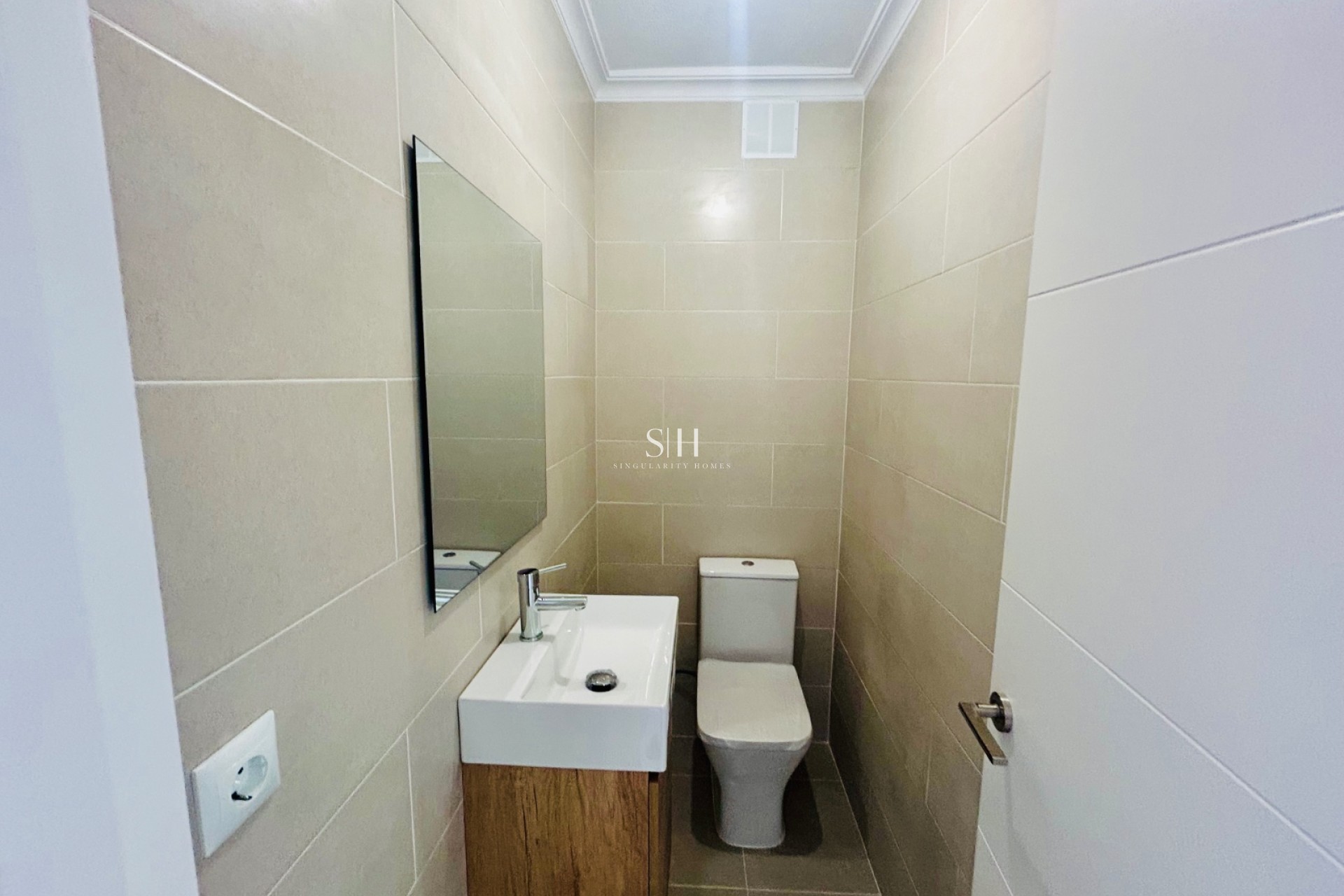 Resale - Apartment / flat - Daya Nueva