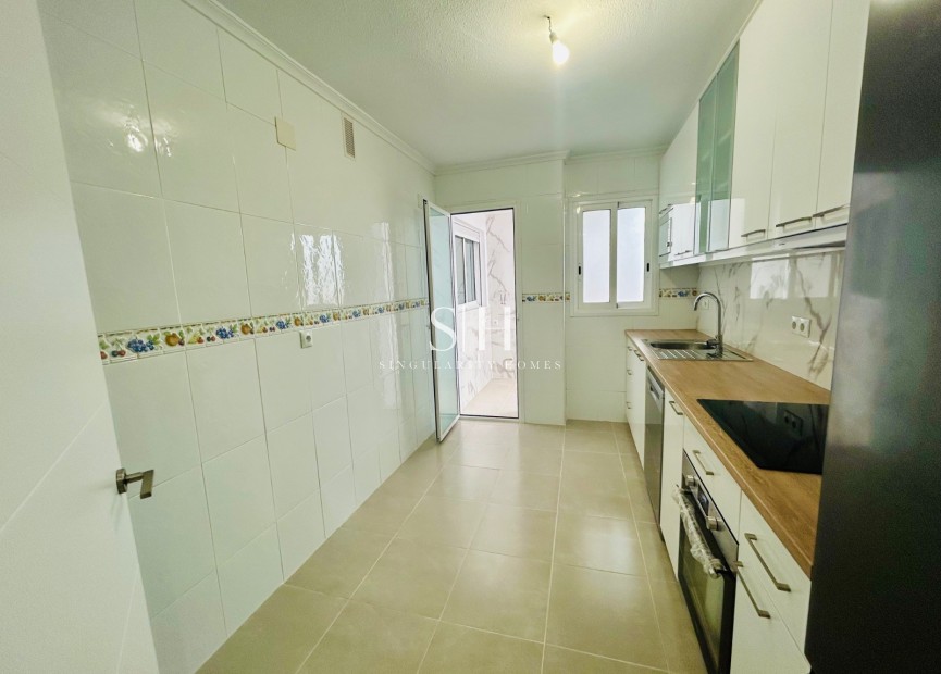 Resale - Apartment / flat - Daya Nueva