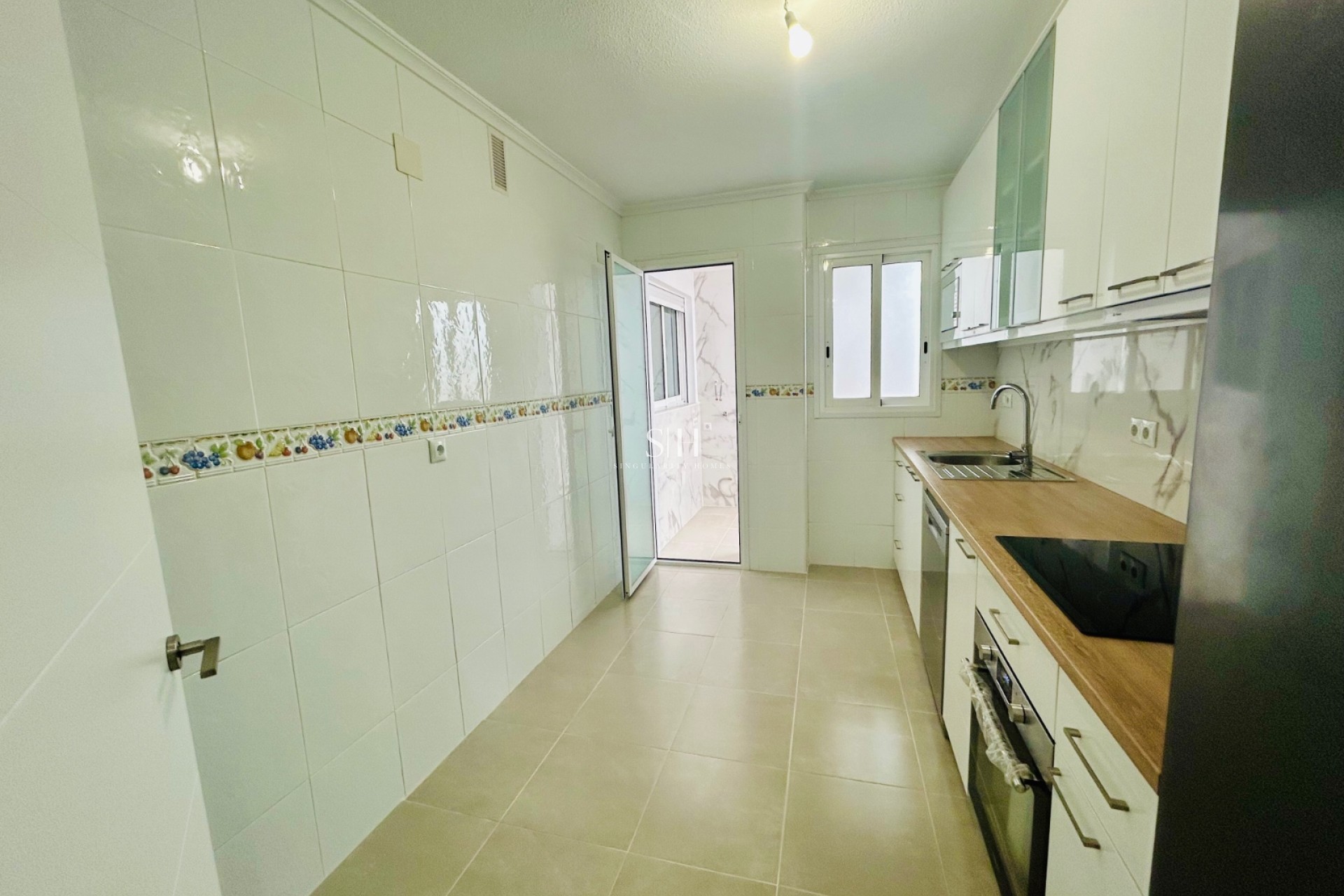 Resale - Apartment / flat - Daya Nueva