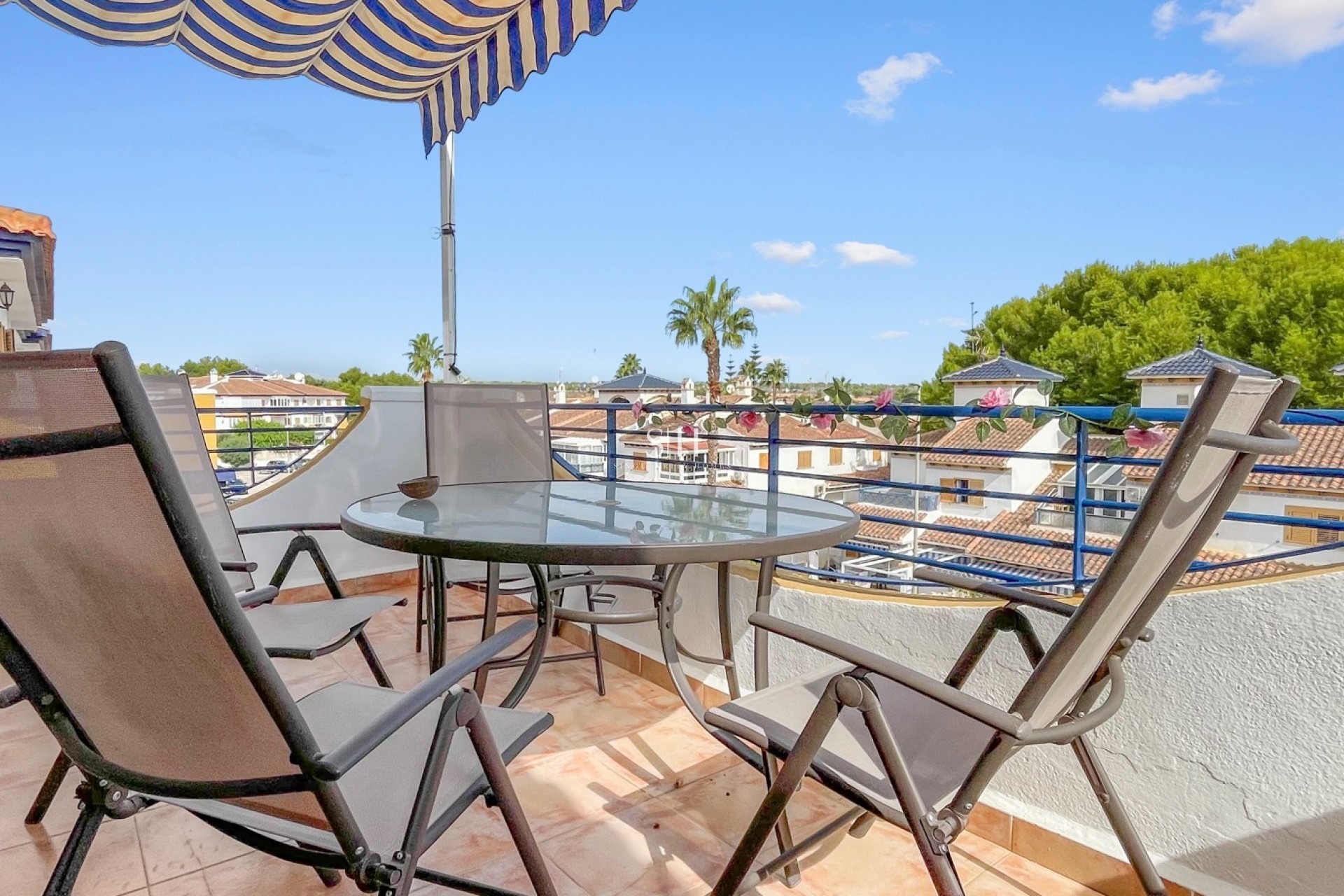 Resale - Apartment / flat - Mil Palmeras