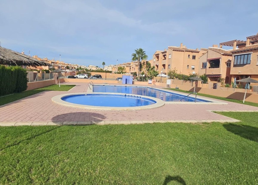 Resale - Apartment / flat - Torrevieja - aguas nuevas