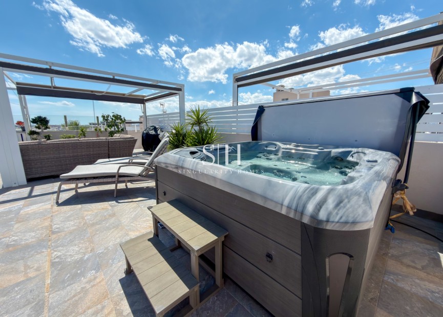 Resale - Apartment / flat - Torrevieja - Aguas Nuevas