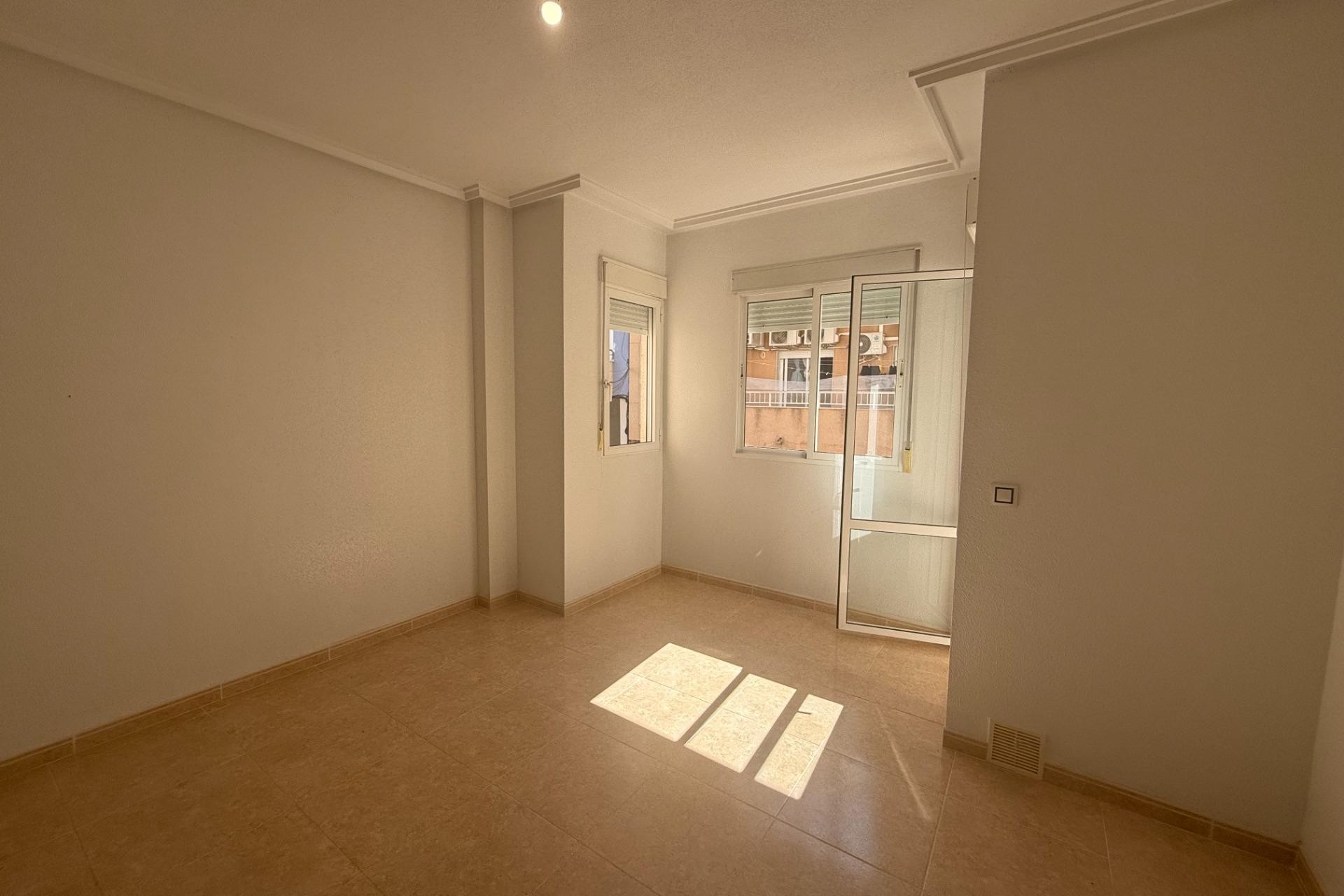 Resale - Apartment / flat - Torrevieja - Centro