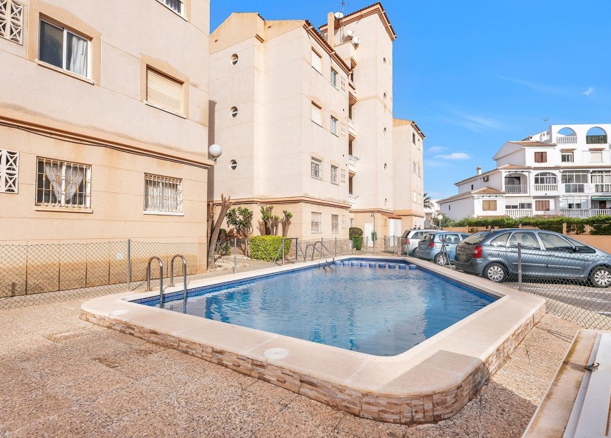 Resale - Apartment / flat - Torrevieja - Estacion De Autobuses