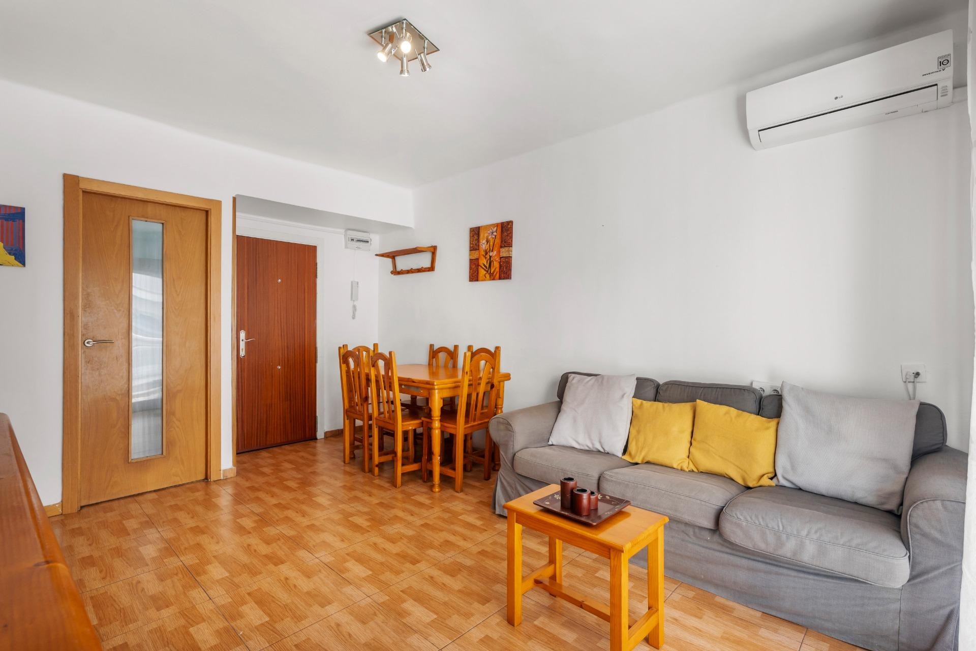 Resale - Apartment / flat - Torrevieja - Estacion De Autobuses