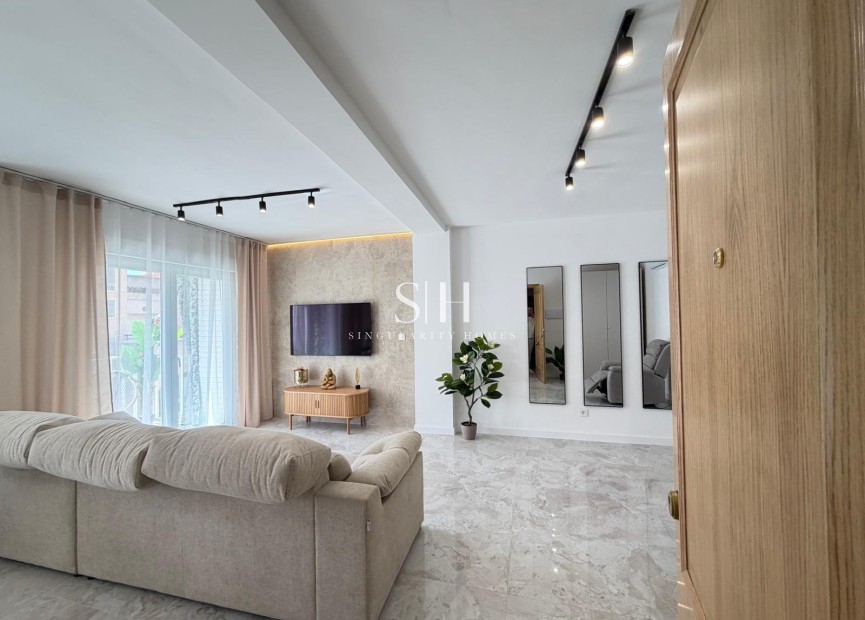 Resale - Apartment / flat - Torrevieja - Estacion De Autobuses