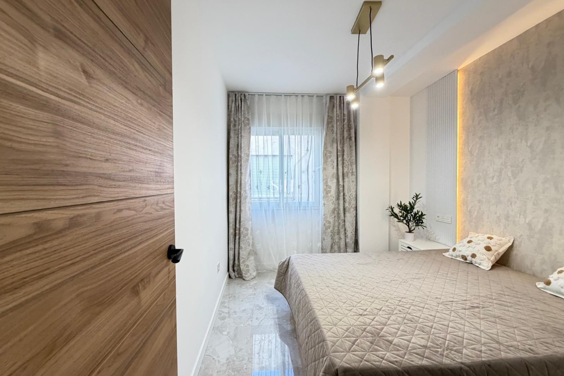 Resale - Apartment / flat - Torrevieja - Estacion De Autobuses