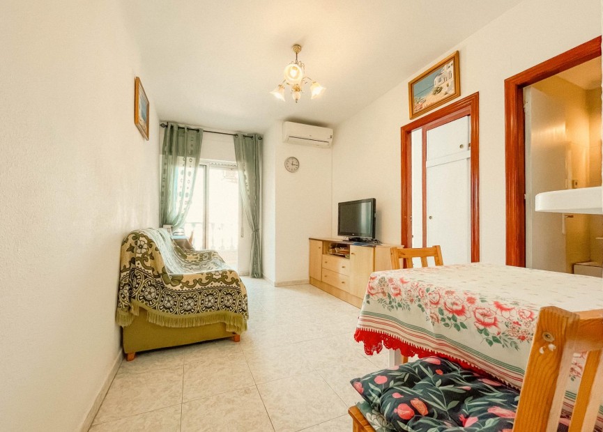 Resale - Apartment / flat - Torrevieja - Estacion De Autobuses