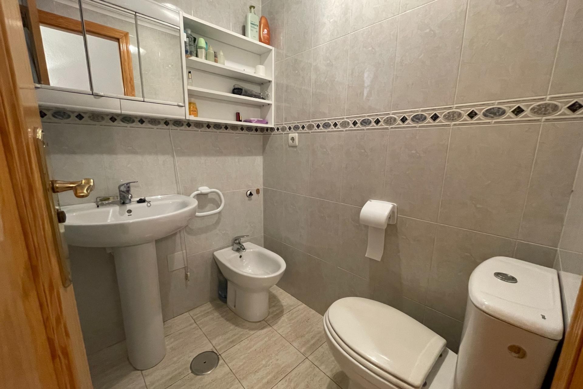 Resale - Apartment / flat - Torrevieja - Estacion De Autobuses