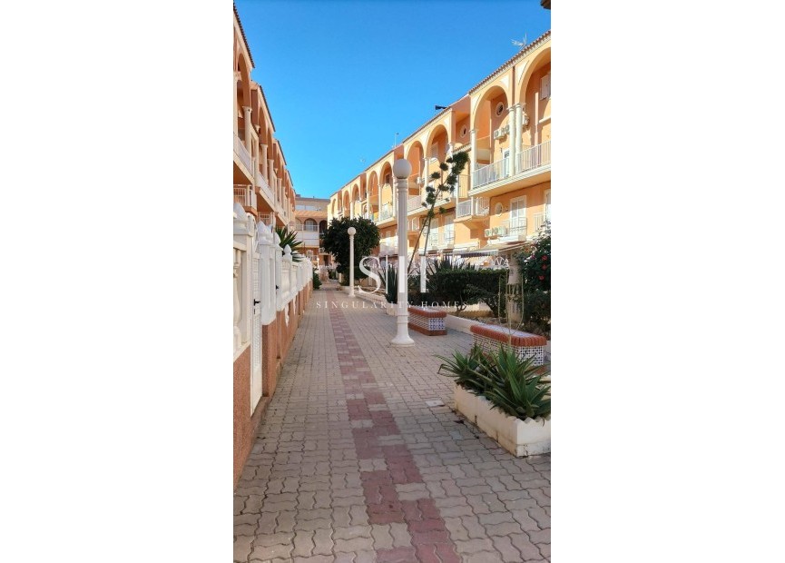 Resale - Apartment / flat - Torrevieja - La Mata Pueblo