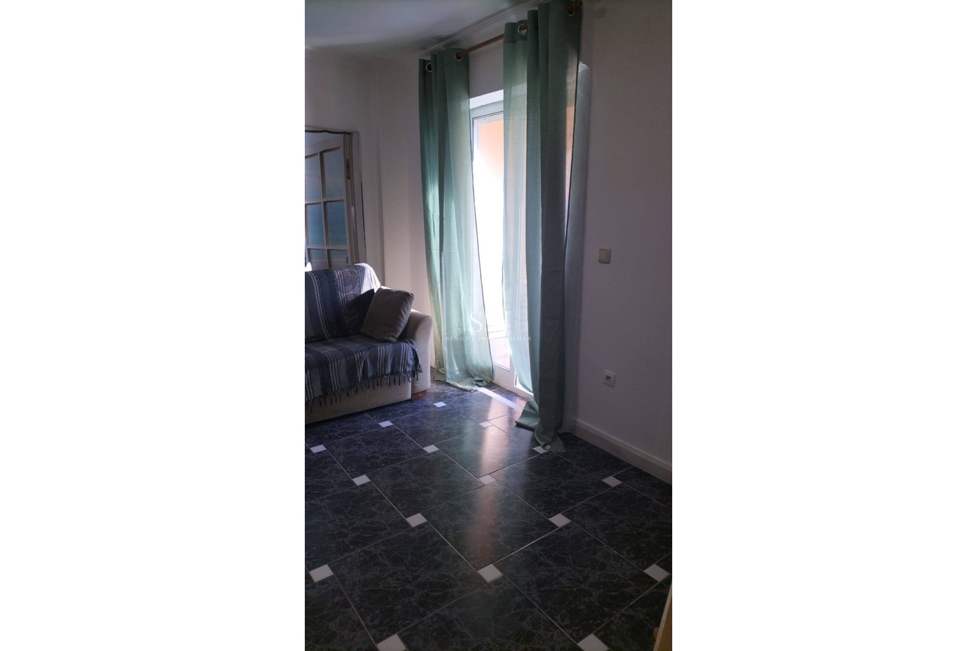 Resale - Apartment / flat - Torrevieja - La Mata Pueblo