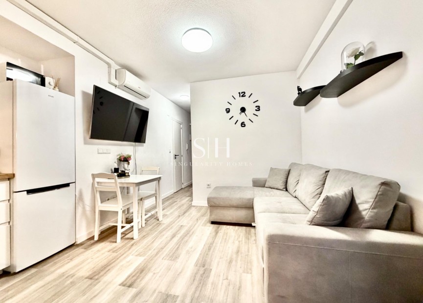 Resale - Apartment / flat - Torrevieja - La Mata pueblo
