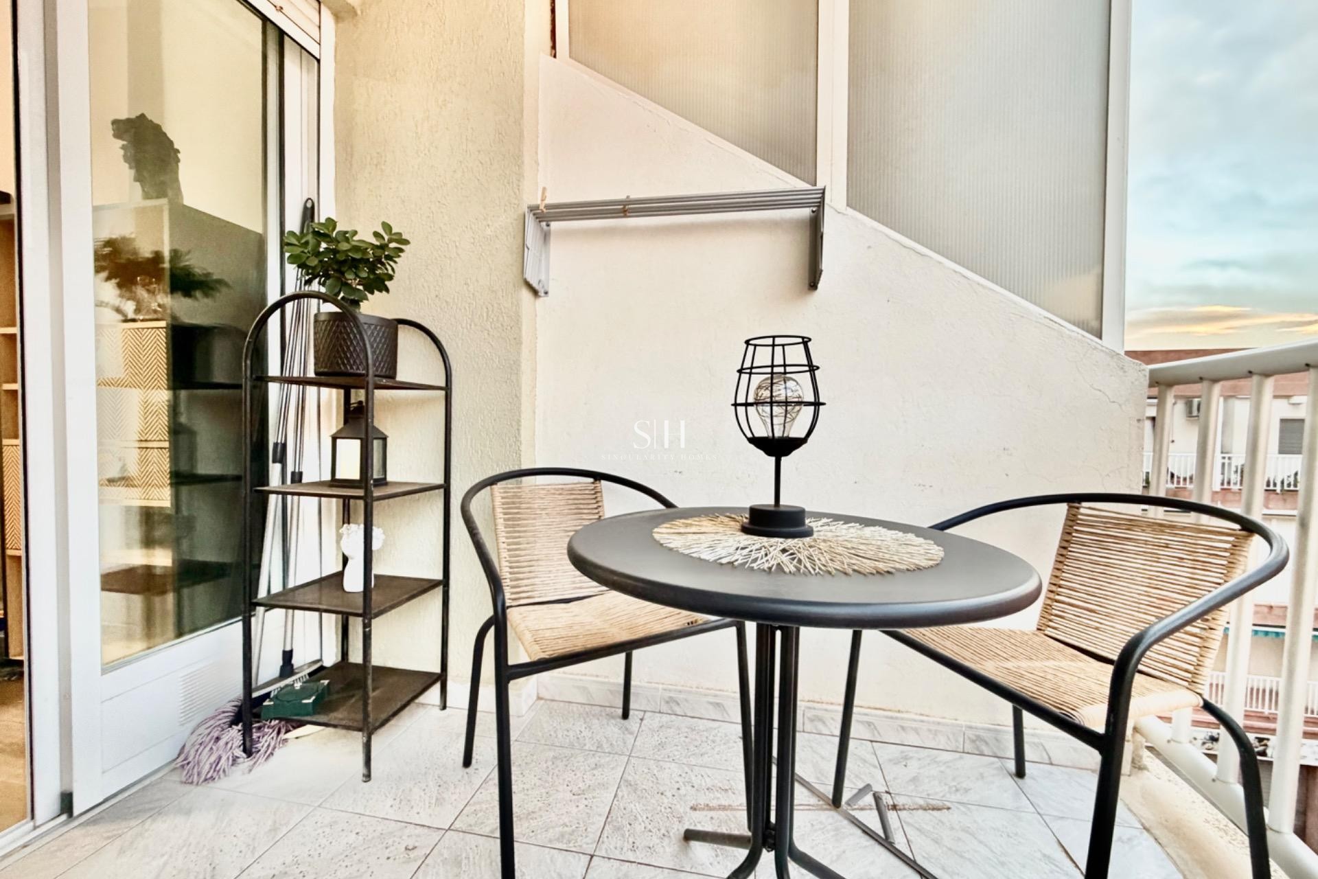Resale - Apartment / flat - Torrevieja - La Mata pueblo