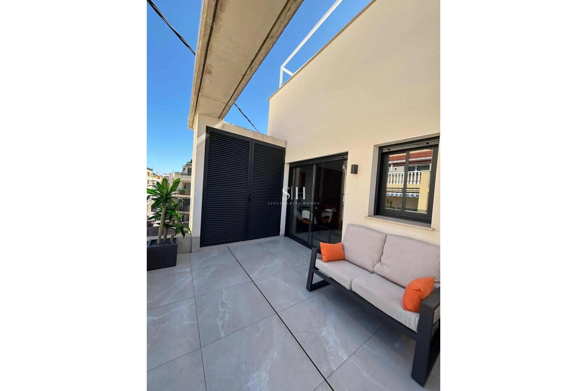 Resale - Apartment / flat - Torrevieja - Las Piscinas Naturales