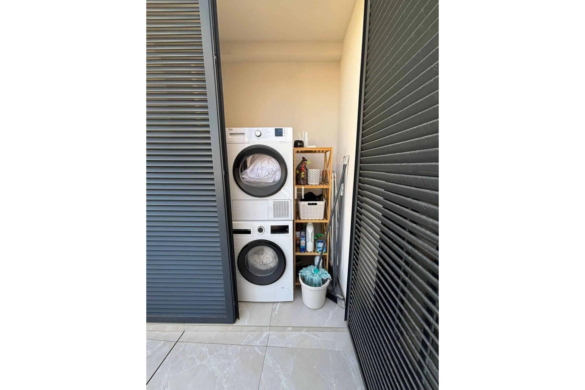 Resale - Apartment / flat - Torrevieja - Las Piscinas Naturales