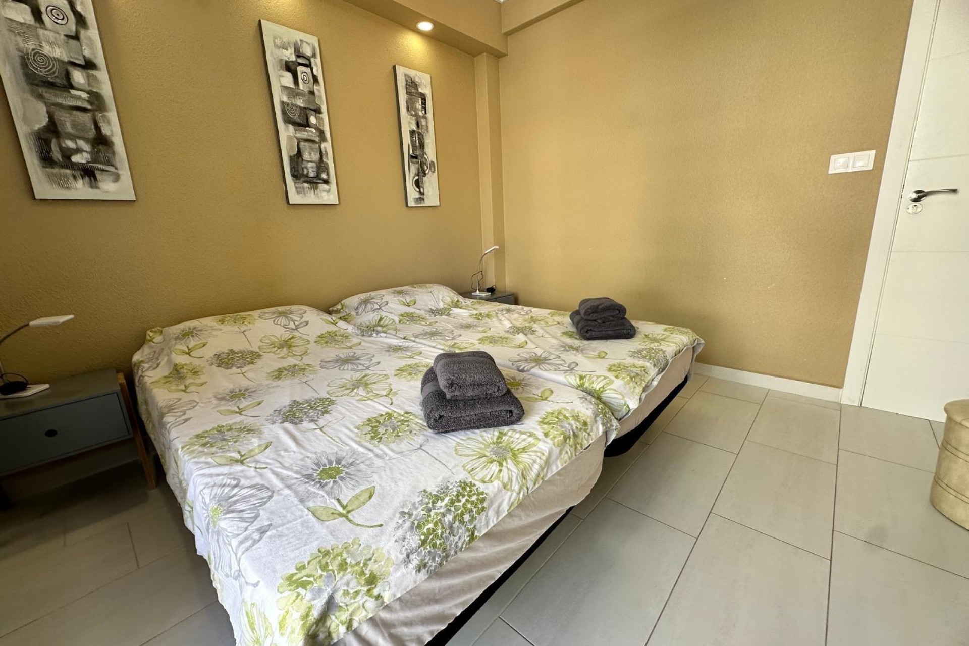 Resale - Apartment / flat - Torrevieja - Paseo Maritimo