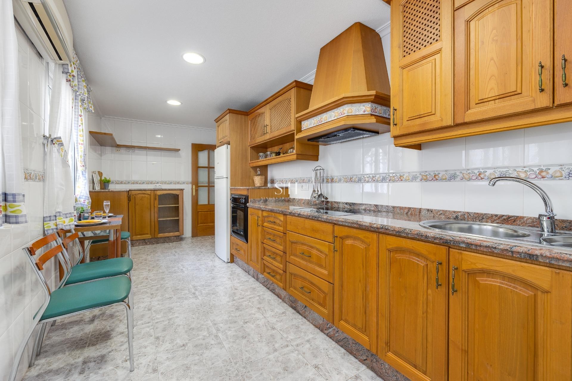 Resale - Apartment / flat - Torrevieja - Paseo Maritimo