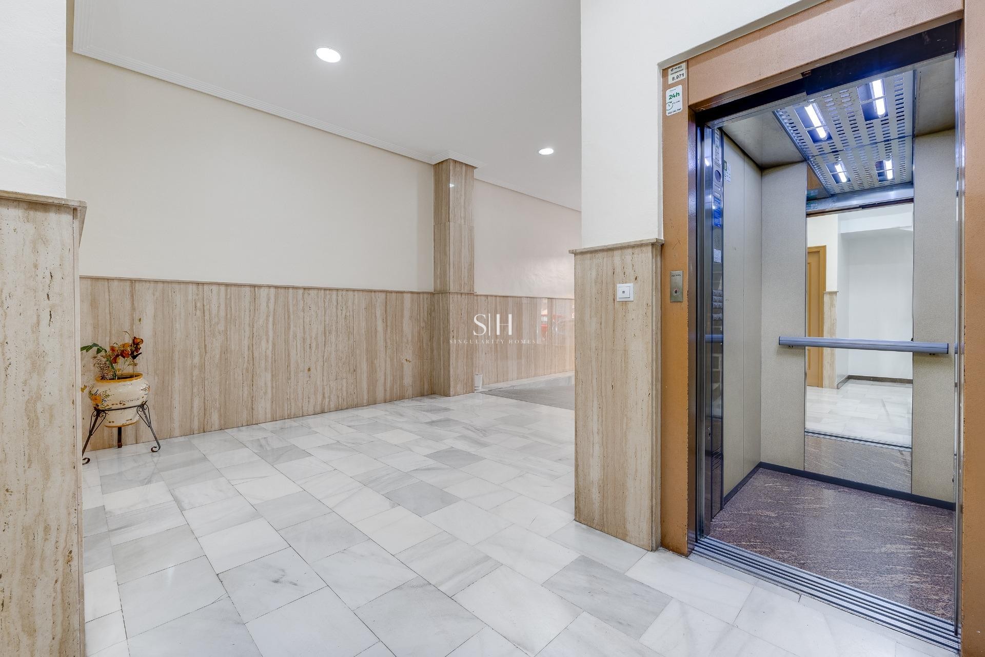 Resale - Apartment / flat - Torrevieja - Paseo Maritimo