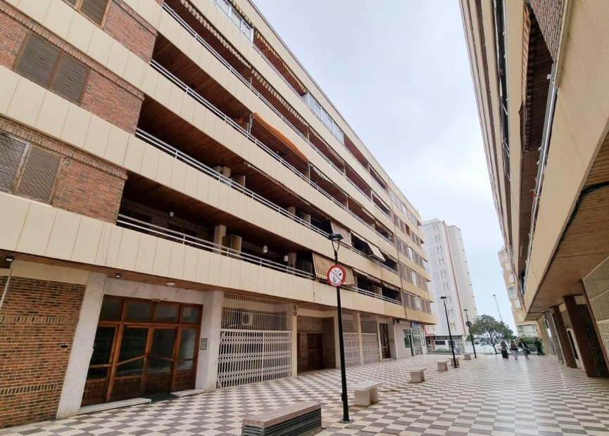 Resale - Apartment / flat - Torrevieja - Playa De Los Naufragos