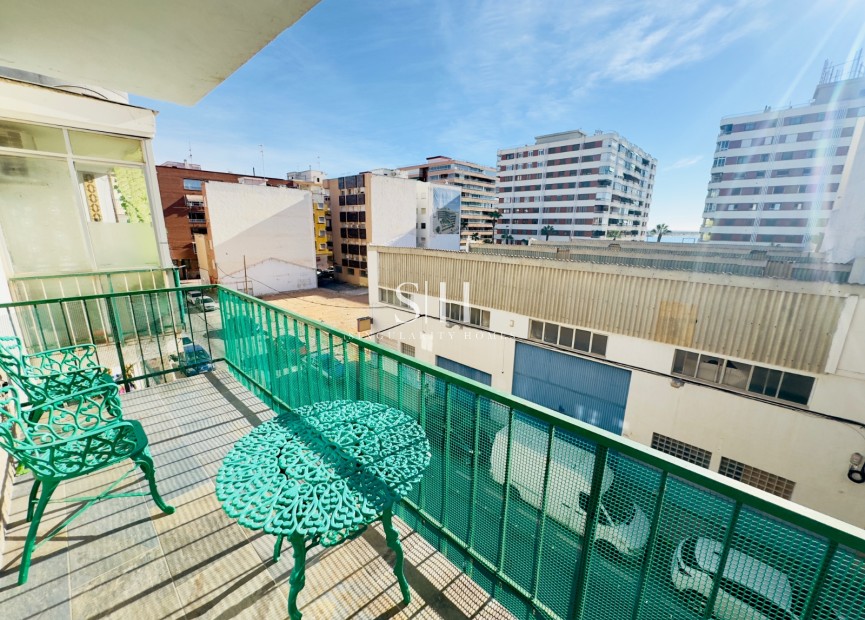Resale - Apartment / flat - Torrevieja - Playa del Acequión