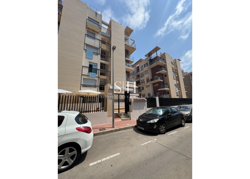 Resale - Apartment / flat - Torrevieja - Punta prima