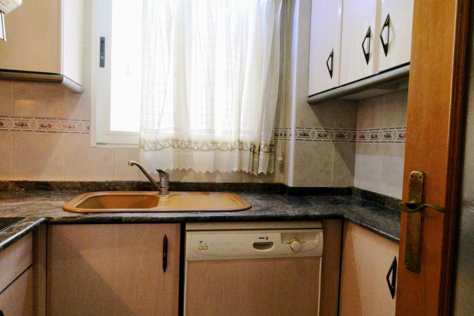 Resale - Apartment / flat - Torrevieja - torrevieja