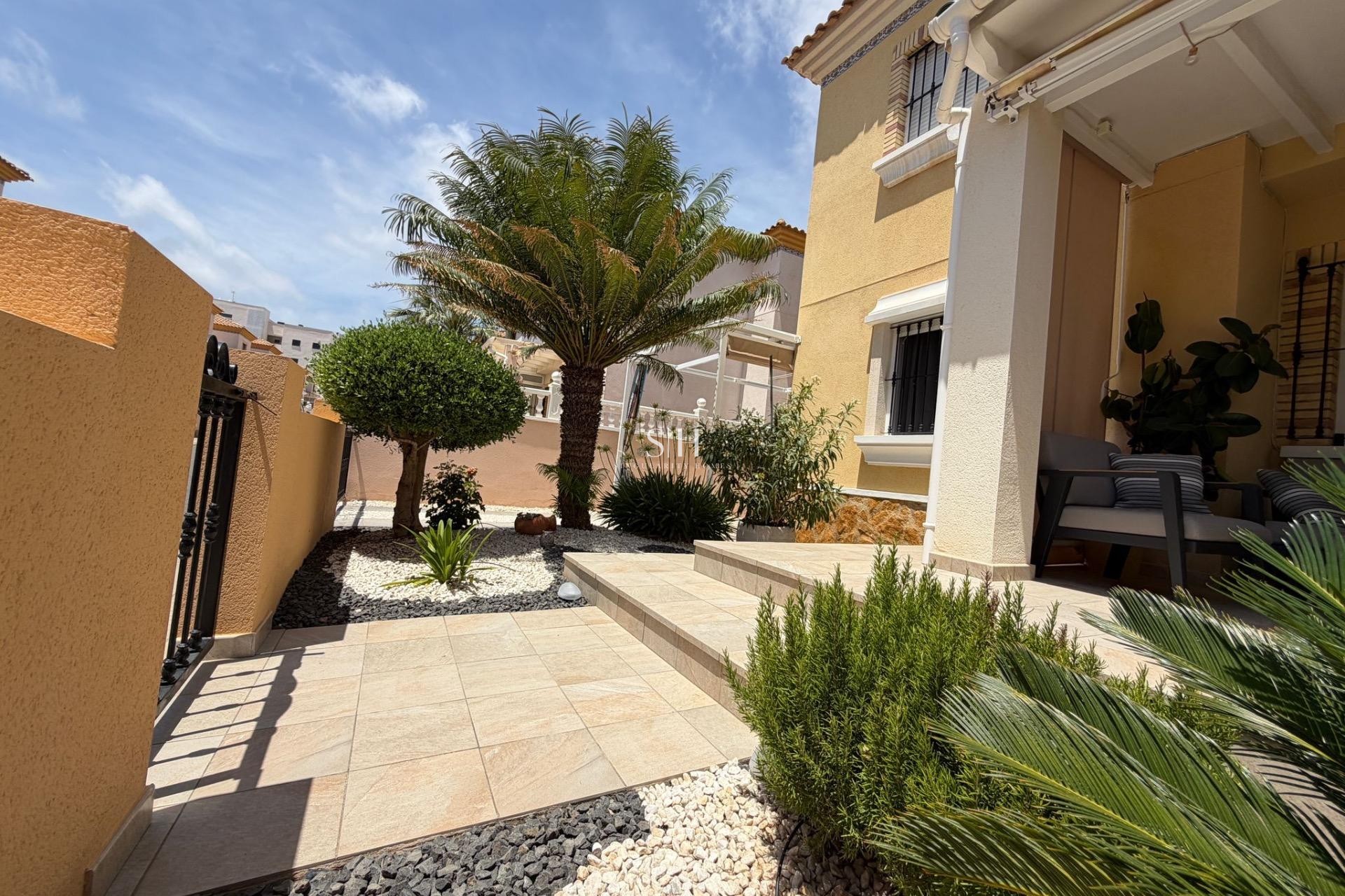 Resale - Bungalow - Orihuela Costa - Los Dolses