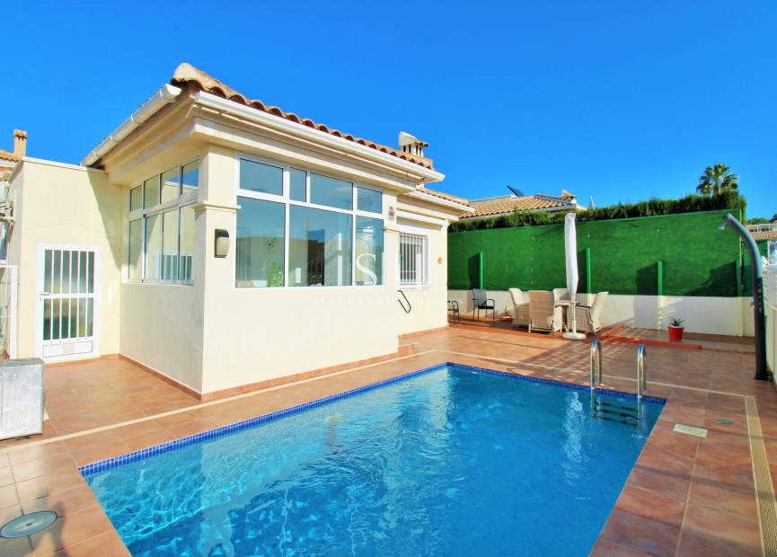Resale - Bungalow - Orihuela Costa - Villamartin