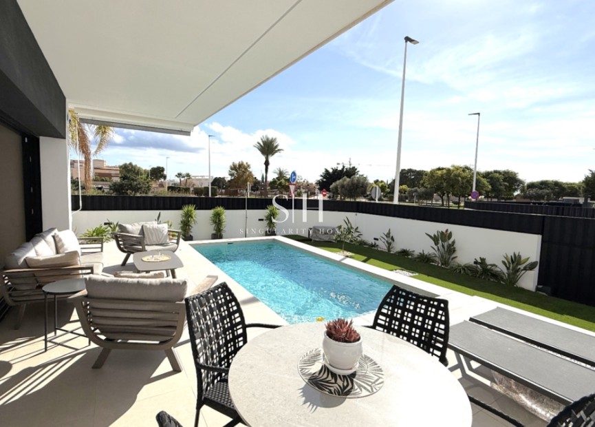 Resale - Bungalow - Pilar de la Horadada - Costa Blanca