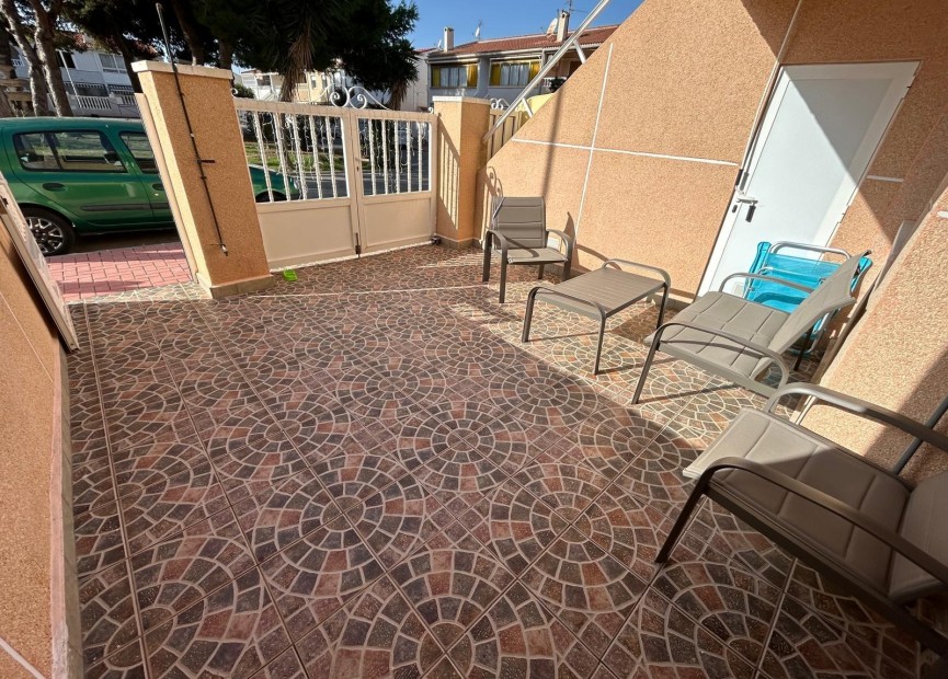 Resale - Bungalow - Torrevieja - Playa De Los Naufragos