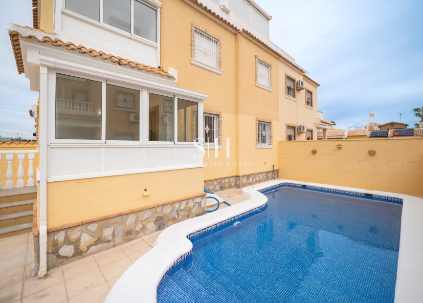 Resale - House - Ciudad Quesada
