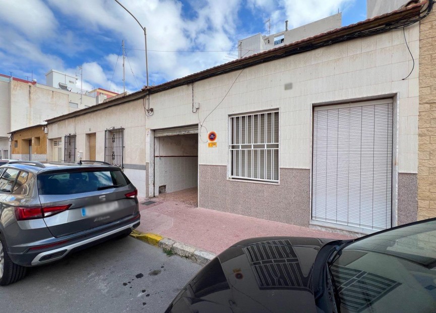 Resale - House - Guardamar del Segura - CENTRO