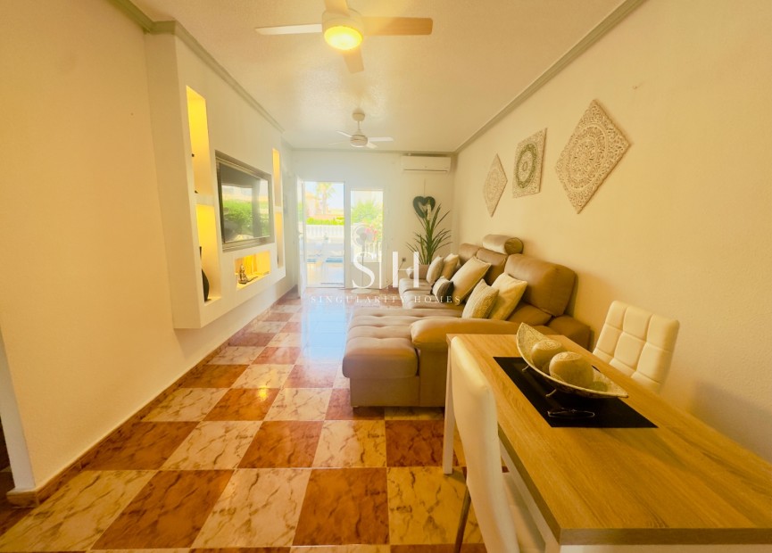 Resale - House - Orihuela Costa - La Regia