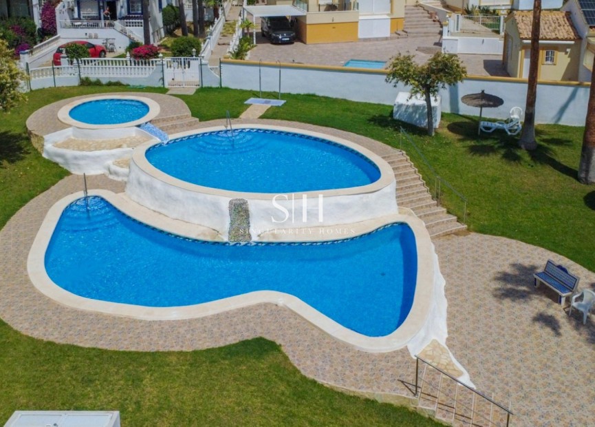 Resale - House - Orihuela Costa - La Rioja