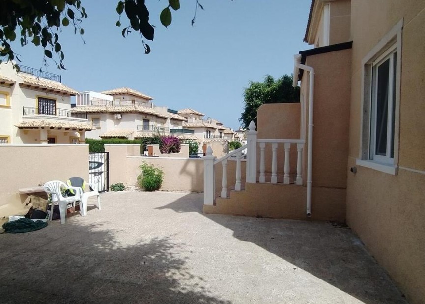 Resale - House - Orihuela Costa - La Zenia