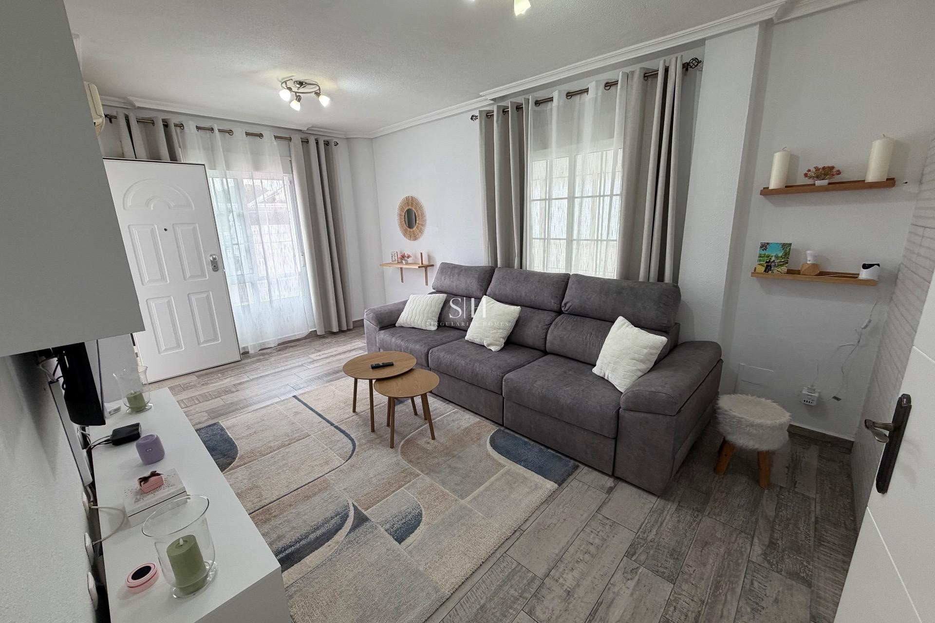 Resale - House - Orihuela Costa - La Zenia