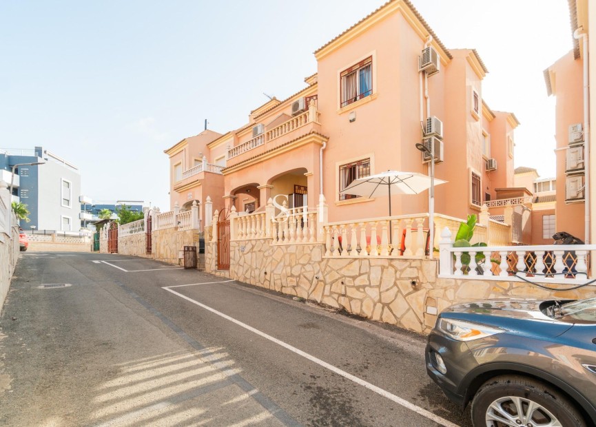 Resale - House - Orihuela Costa - La Zenia