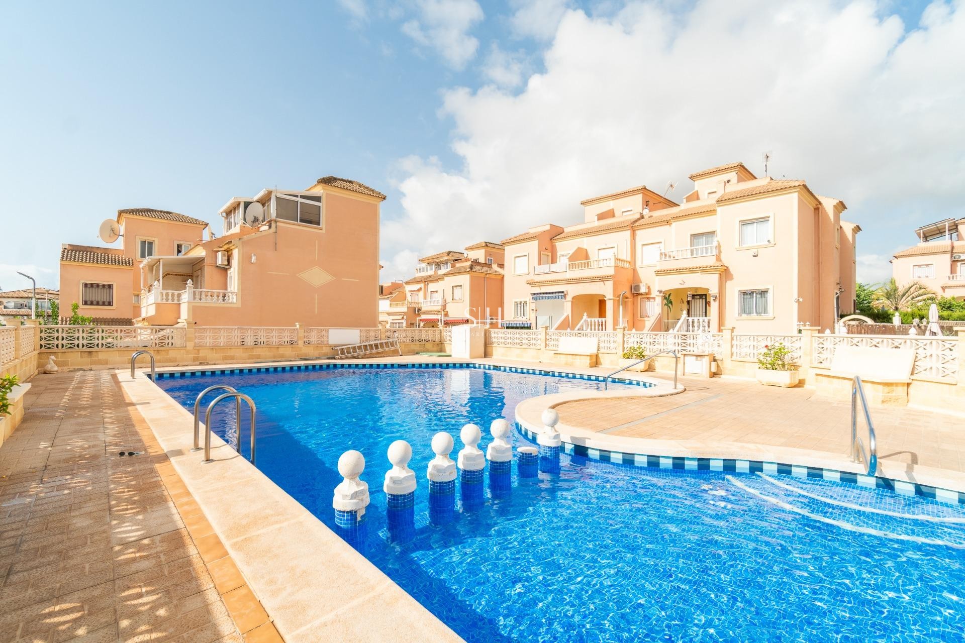 Resale - House - Orihuela Costa - La Zenia