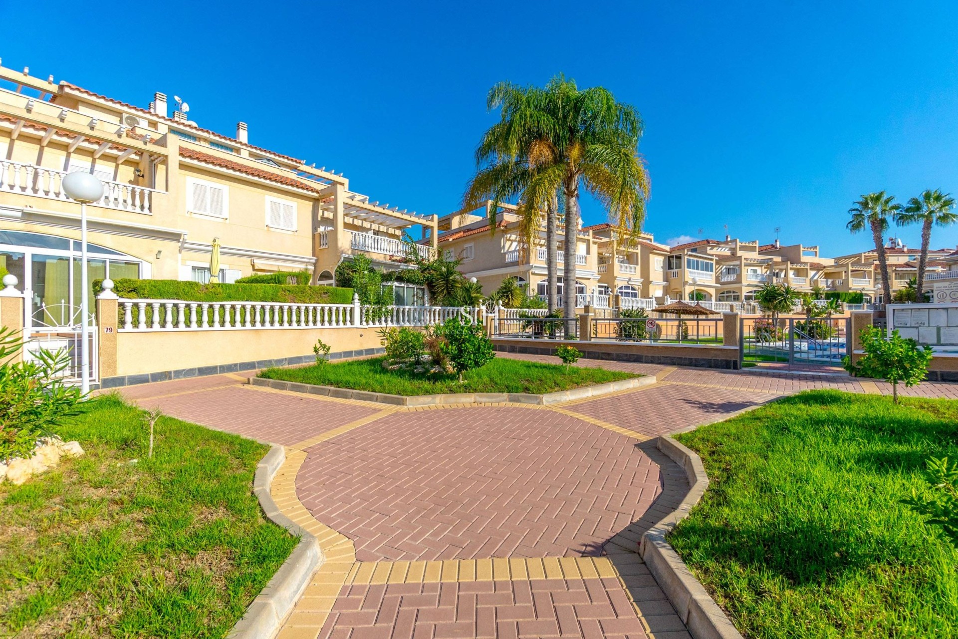 Resale - House - Orihuela Costa - Playa Flamenca